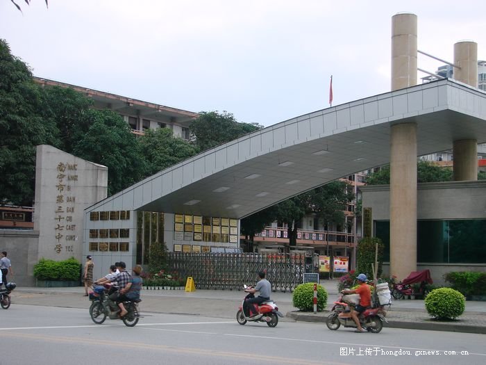 广西南宁校门,南宁校门