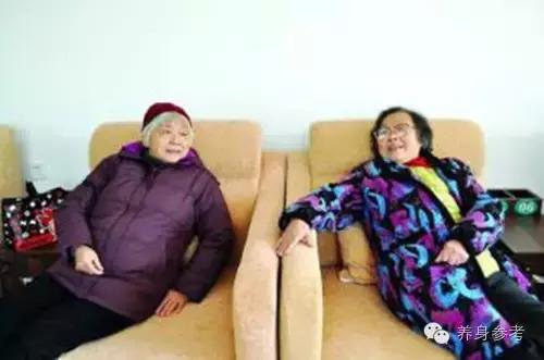 告别白发其实很简单,白发三千丈缘愁似个长的后一句