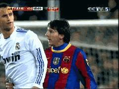 国足足球搞笑gif,足球原地踩单车搞笑gif