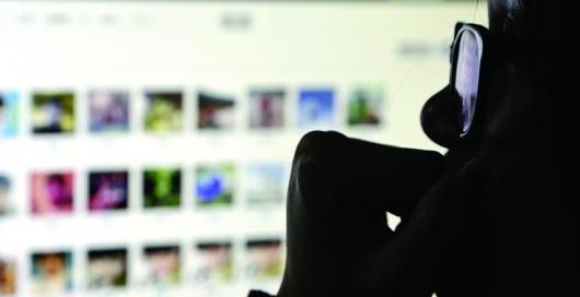 天天看黄片还拿工资，老婆发现后要和我离婚