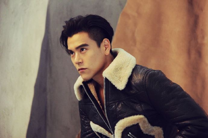 彭于晏骑单车耍帅,彭于晏洗脸刷牙视频