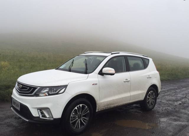 草原大雨来临前的场景,草原大雨来临