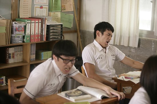 发现男朋友偷看前女友照片,发现男友偷看别的女生