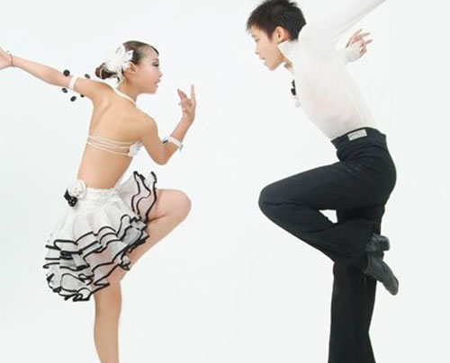 有氧拉丁舞基本动作,有氧拉丁操的基本步有哪些