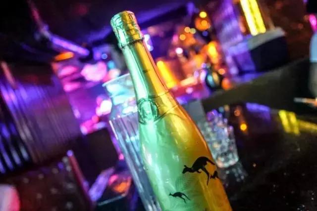 龙华区酒吧排行榜第一名,龙华排名第一的酒吧