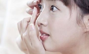 隐形眼镜戴不进去怎么办总是流泪,如何快速戴隐形眼镜的小妙招