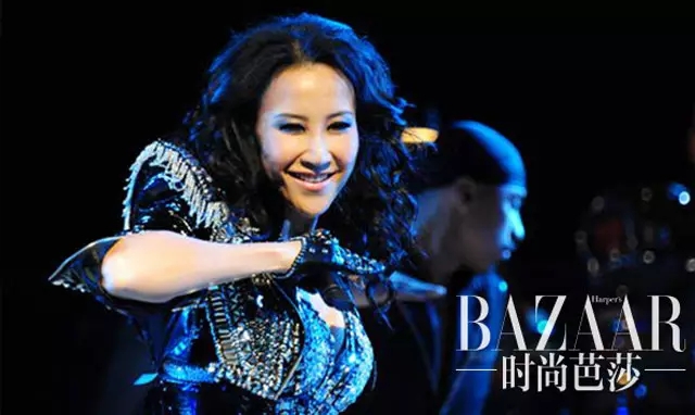 贝克汉姆为李玟颁奖,李玟与贝克汉姆