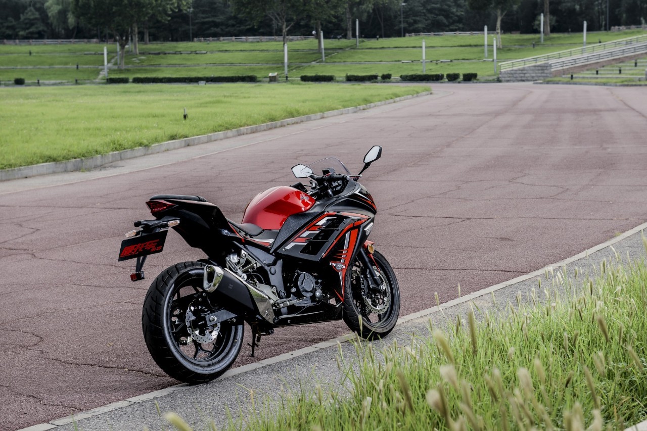 双缸高颜值,国产4缸街车嘉爵