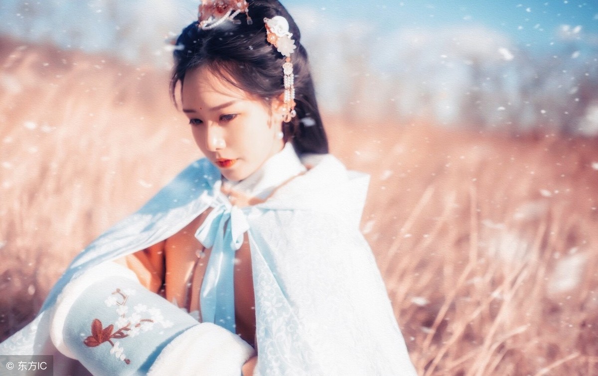 小说：古人误把泥鳅当水蛇，被咬后以为会中毒身亡。