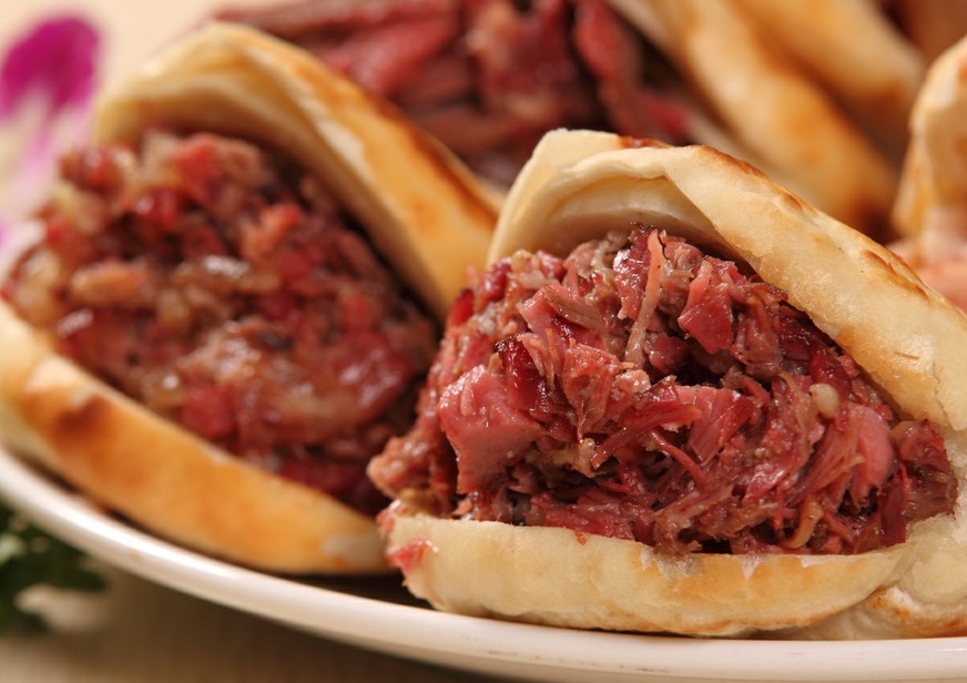 驴肉火烧吃着不香是不是假的,驴肉火烧到底哪里是正宗