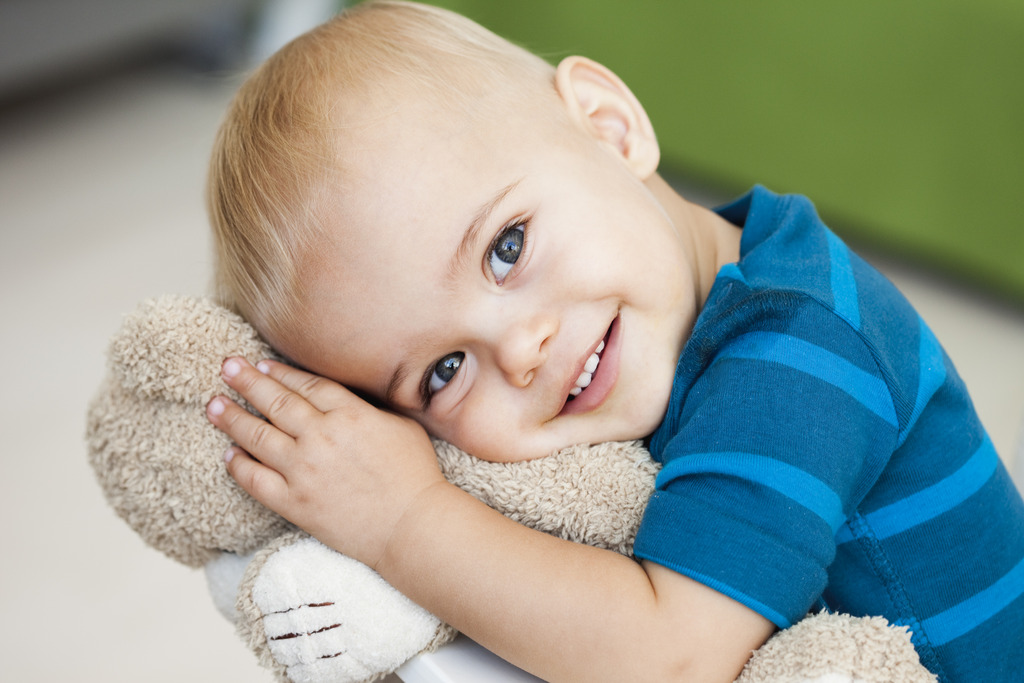 14岁孩子头上有虱子怎么引起的,小孩子头上突然长虱子怎么回事