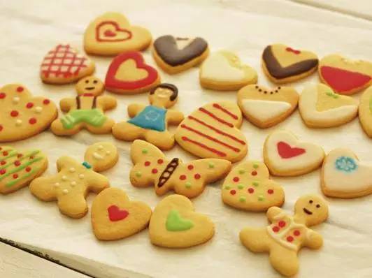 衣服腋下发黄怎么回事,衣服腋下发黄怎么洗