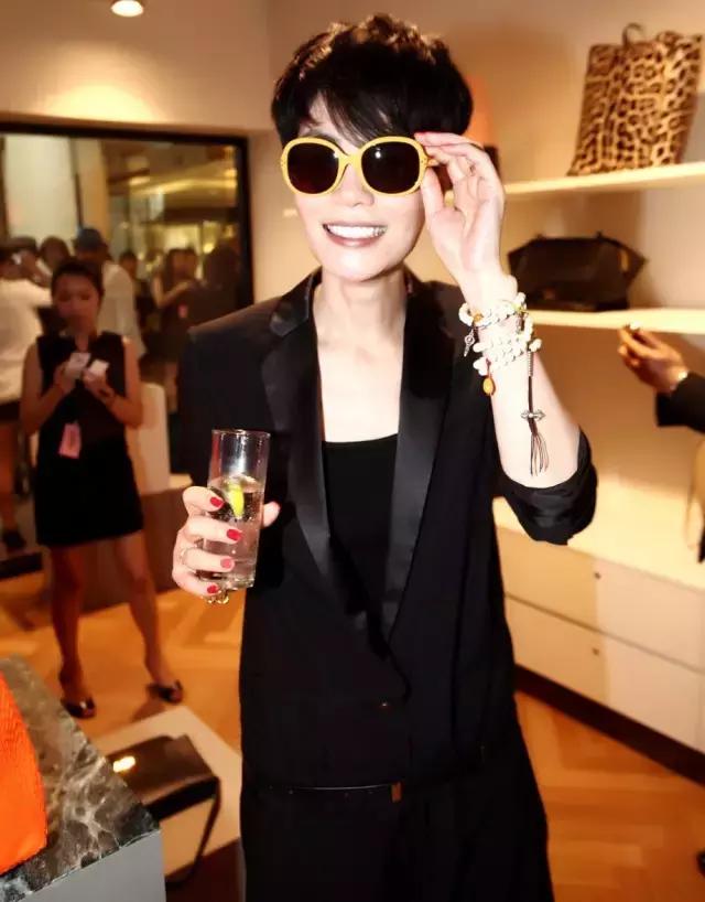 王菲的衣品真的很棒,王菲的穿衣品味绝了