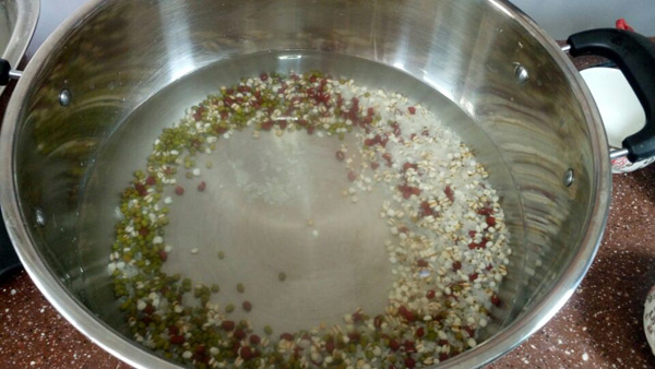 宝宝牙龈红肿喝啥能降火消肿,小孩上火牙龈肿吃什么可以去火