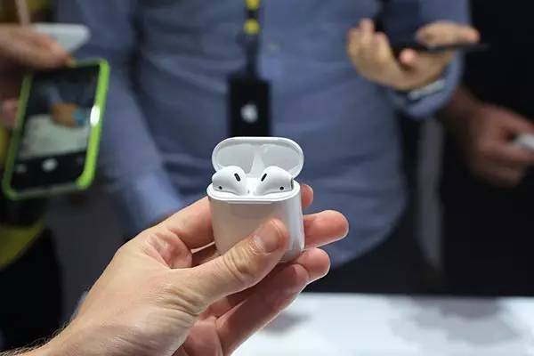 苹果7有无线耳机吗,iphone7plus能用无线耳机吗