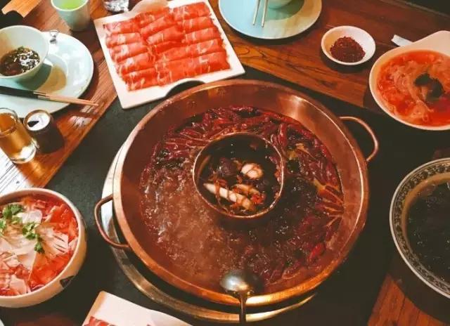 西安哪个饭店有40个人的桌子,西安餐厅桌子