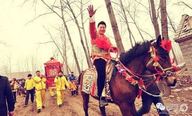 农村办婚礼拱门视频,婚礼在农村办好还是酒店好