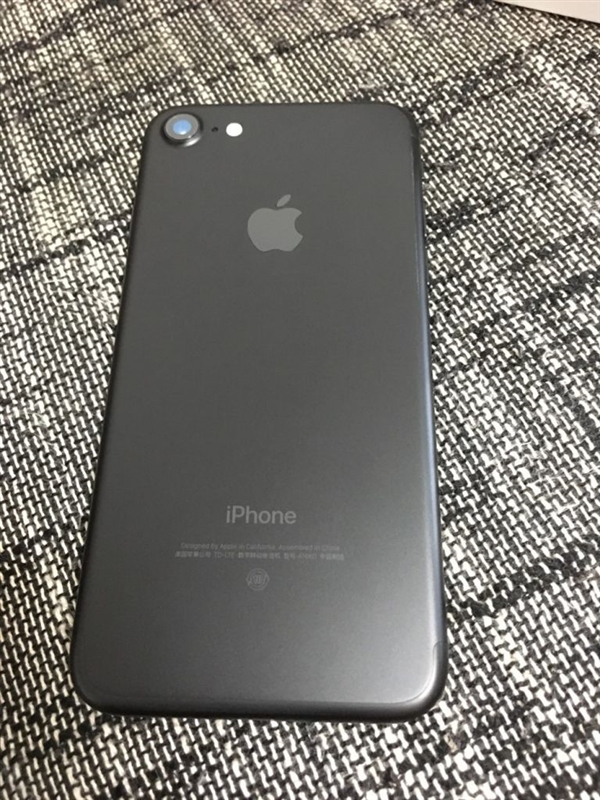 网友晒首批iPhone7开箱：黑色、玫瑰金成主流