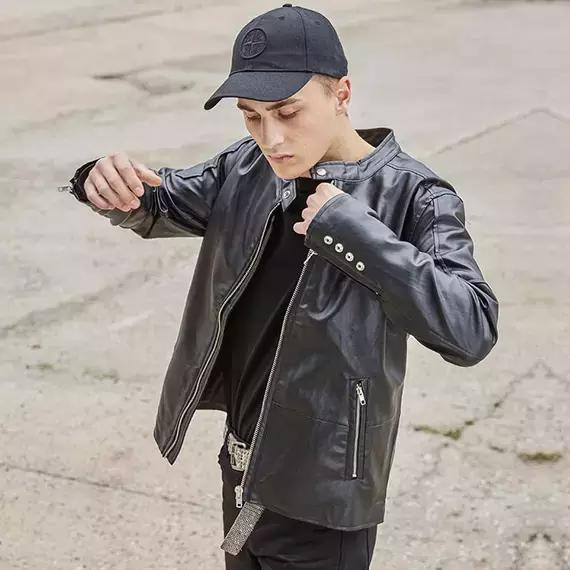 常规款皮夹克适合哪个季节穿,皮夹克什么季节穿合适