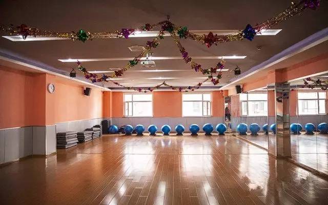 器械最多最全的健身房,健身设备最全的健身房