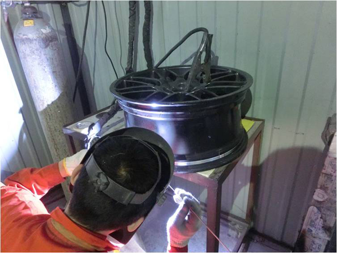 轮毂修复翻新全过程,汽车轮毂修复翻新工艺流程