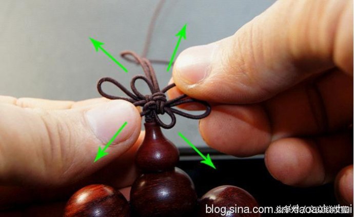 单股弹力绳手串收尾打结图解,穿手串的方法视频教程