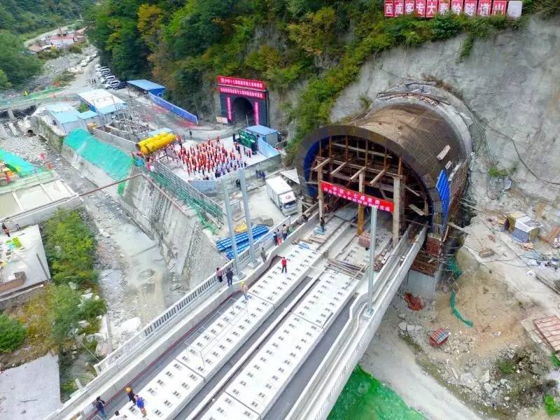 郑徐高铁刚通车！从现在起，咱西安人民还可以憧憬未来的周末成都两日慢生活啦！