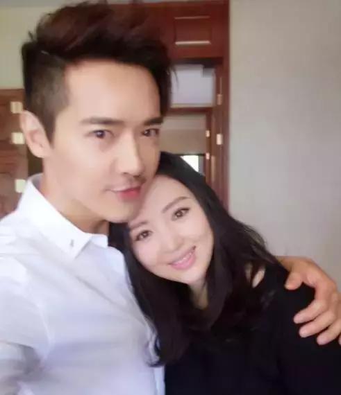 董璇和女儿的最新照片,董璇和女儿全照