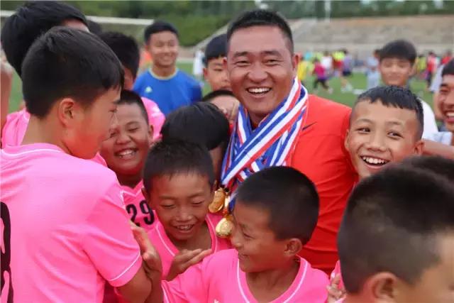 绿茵场上的追梦少年,绿茵场上追梦人