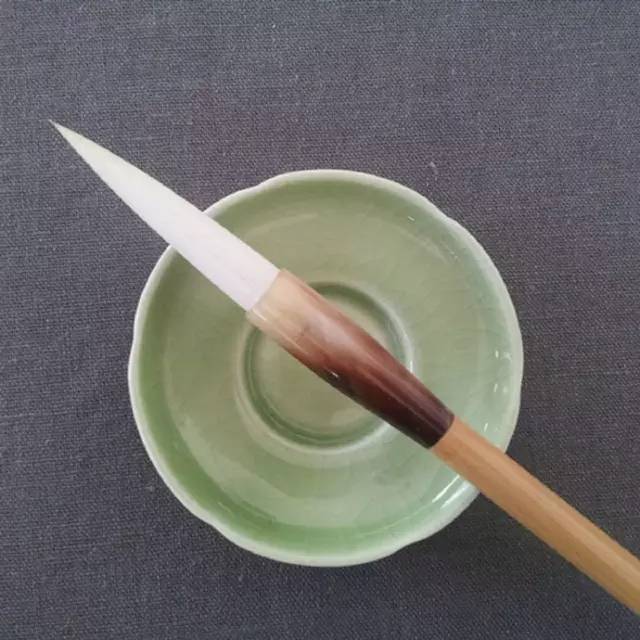 毛笔用完需要彻底清洗干净嘛,怎样清洗毛笔才是正确的