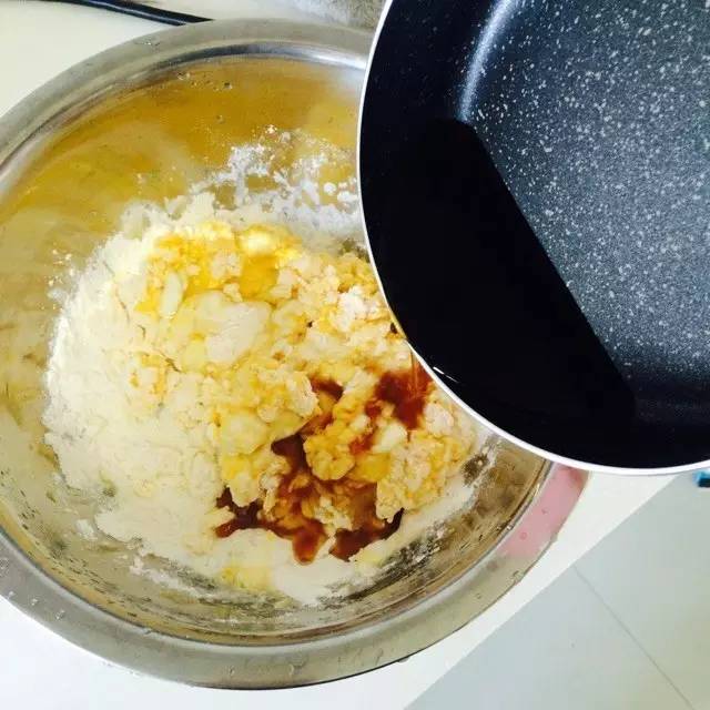 现在网上很火的蛋烘糕怎么做,自制蛋烘糕的超简单做法