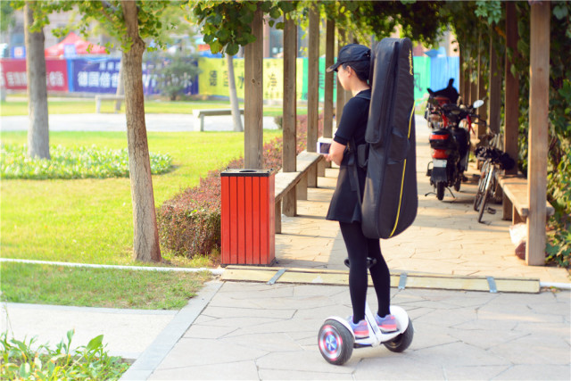 文艺青年之路，学吉他从未如此简单，Poputar智能吉他