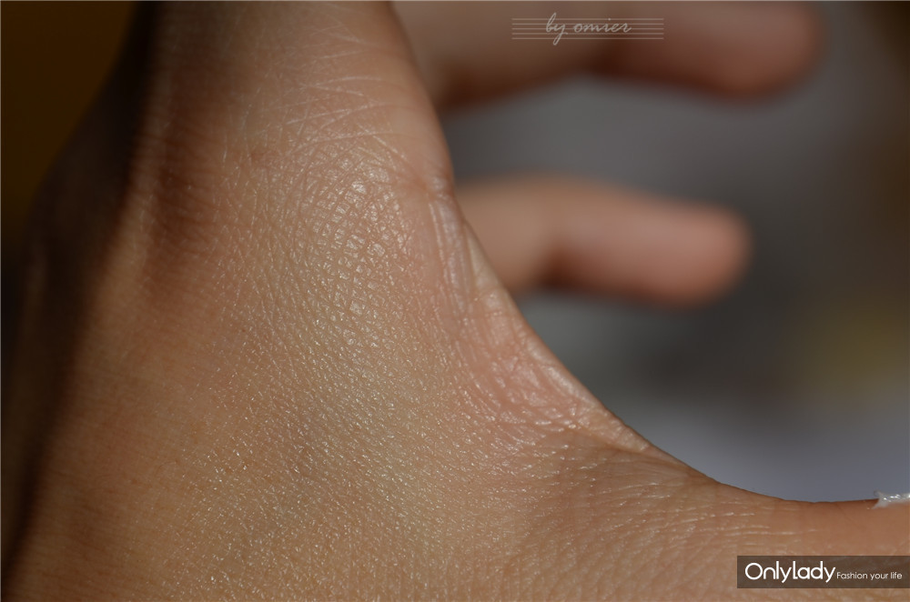 其实美不美不重要只要心灵美就行,人美不美不在于外表内心美才是美