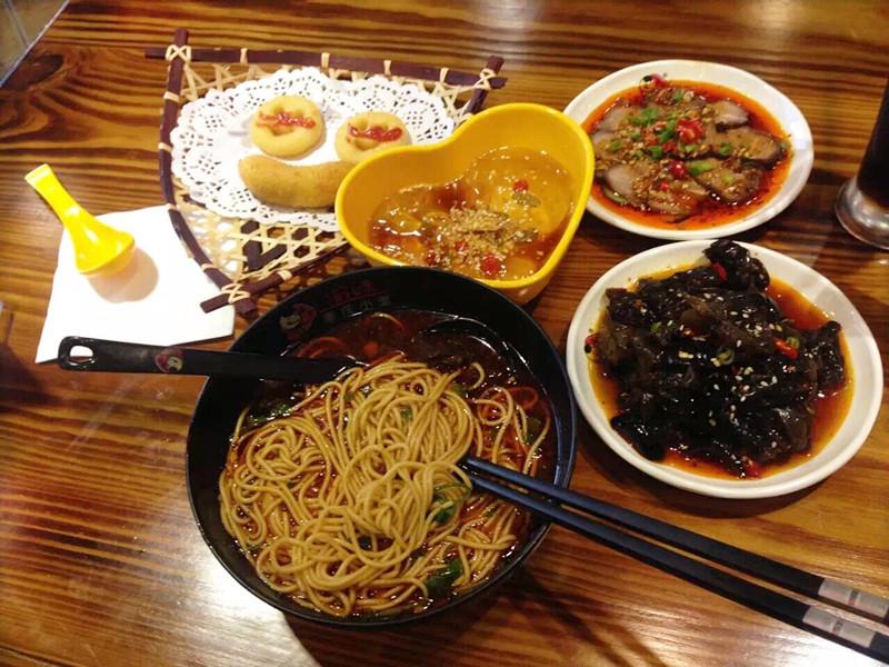 渝美味正宗风味重庆小面,一碗正宗的重庆小面