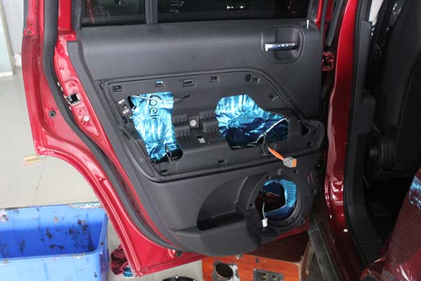 jeep指南者09款音响改装,jeep指南者改音响