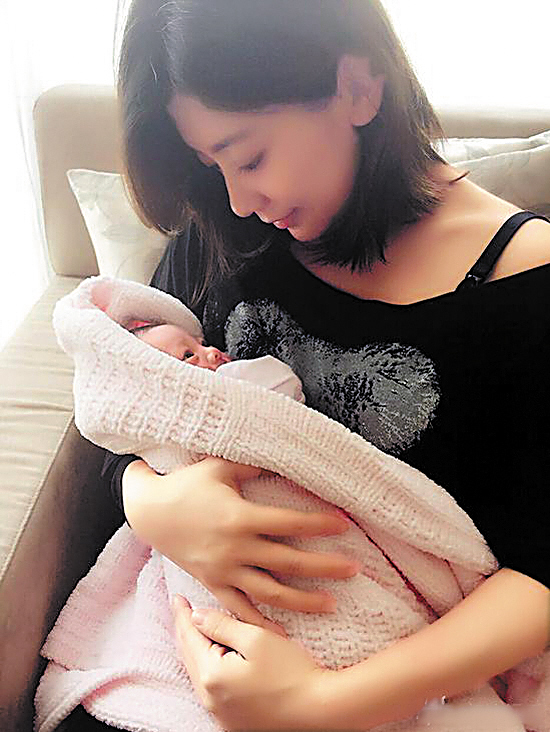 贾静雯三胎是剖腹产还是顺产,贾静雯三胎顺产还是剖腹产