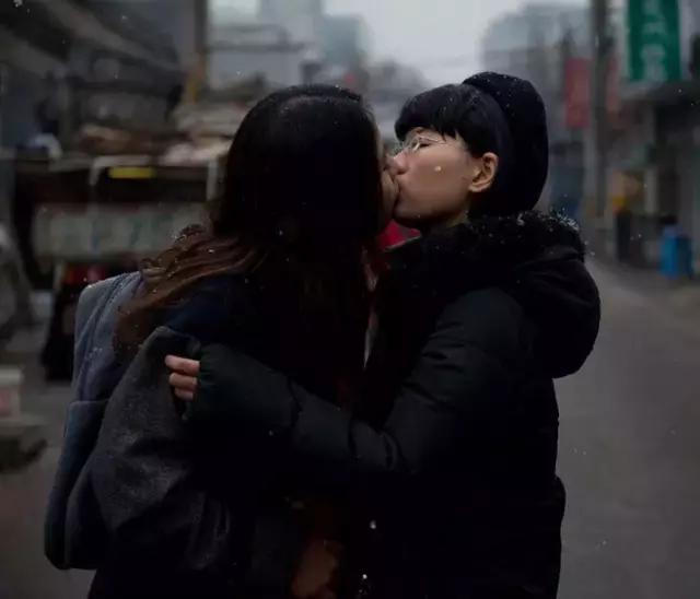 我永远也无法忘记把我拖进玉米地的那张脸!