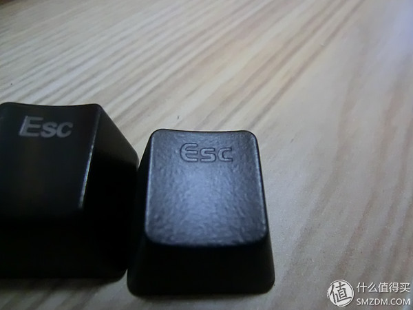 国产轴请继续努力！曜越TteSPORTS波塞冬ZRGB背光机械键盘评测