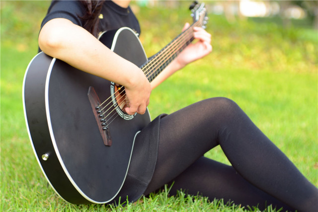 文艺青年之路，学吉他从未如此简单，Poputar智能吉他