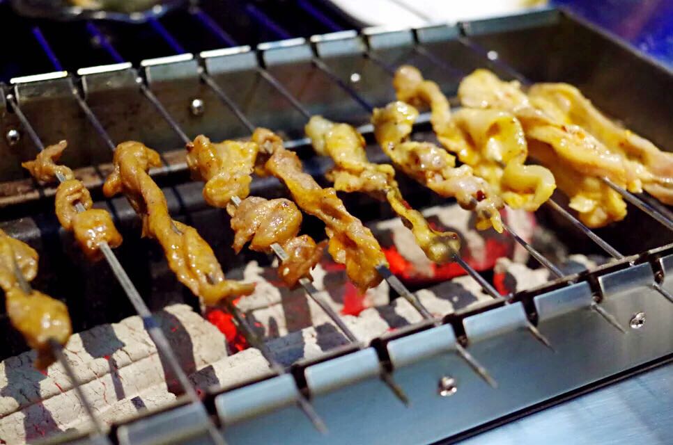 山洞里面吃烤肉,去深山老林烤串的最好地方