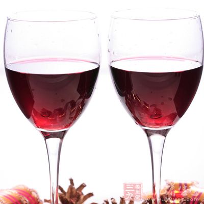 老年人喝红酒的好处和坏处,常喝红酒对睡眠有好处吗