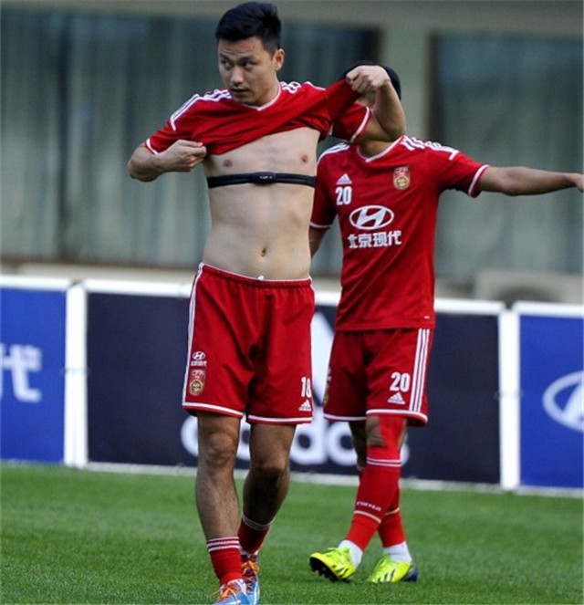 新老国足球员肌肉对比,国足球员的身体和国外身体对比