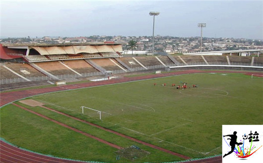 非洲足球场一览，看后很纳闷儿，人家怎么能出球星呢