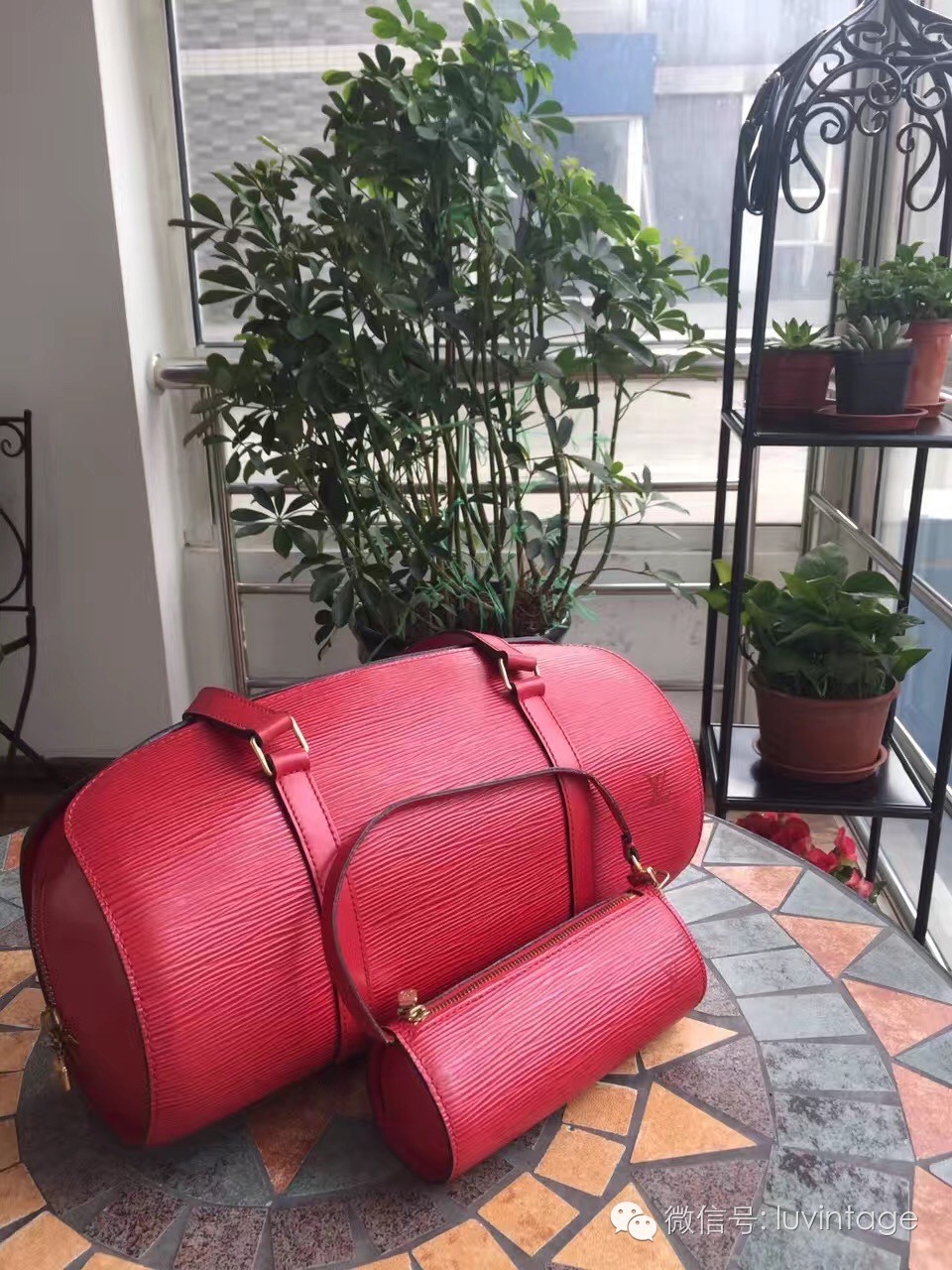 吃着月饼迎国庆,吃着月饼敬着礼