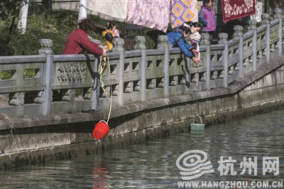 复兴南苑200多户居民水管冻住两天不到杭州已冻破水表2000多只