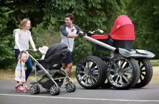 极客爸爸给婴儿车装上了125CC的摩托车发动机 边参赛奥运边“遛”小孩？｜905出行设计师