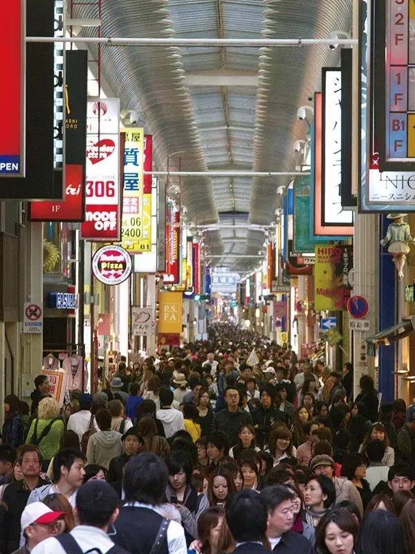 中国人来了，日本药妆店超忙的|CBNweekly