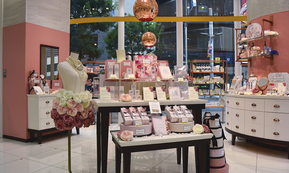 中国人来了，日本药妆店超忙的|CBNweekly