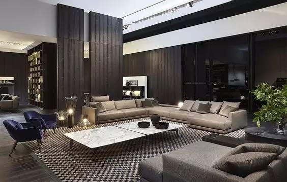 从脚底看房间是何等的体验？