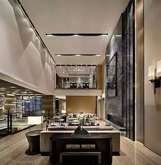 一处九间堂，梁志天、凌子达的不同演绎